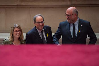 Elsa Artadi, Quim Torra y Eduard Pujol, hoy en el Parlament. (Josep LAGO/AFP)