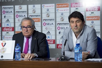 Sablaza y Braulio dan explicaciones a la prensa sobre la destitución de Diego Martínez. (Iñigo URIZ/FOKU)