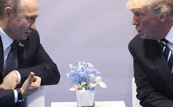 Vladimir Putin eta Donald Trump, iaz G7aren bileran Hanburgon. (Saul LOEB/AFP)