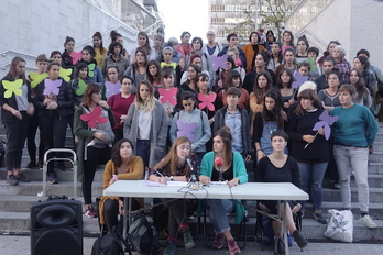 Varias decenas de mujeres han comparecido en Donostia. (Andoni CANELLADA / FOKU)