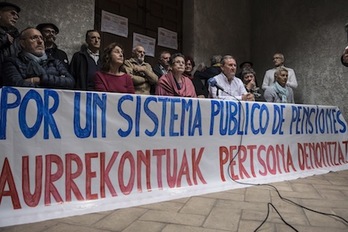 Varios colectivos han convocado una manifestación en Iruñea por unas pensiones dignas. (Jagoba MANTEROLA/FOKU))