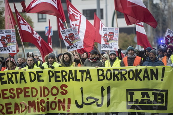 Los huelguistas de Huerta de Peralta, hoy en Iruñea. (Jagoba MANTEROLA/FOKU)