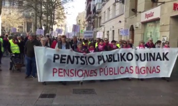 Movilización de pensionistas este lunes en Gasteiz. (@PodemosVitoria)