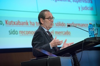 Gregorio Villalabeitia, en la reunión con el equipo directivo de Kutxabank.