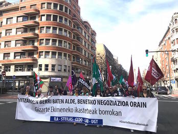 Bilboko manifestazioan 4.000 lagun bildu direla azpimarratu dute sindikatuek. (LAB)