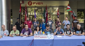 Rueda de prensa de los sindicatos ante la sede de la FVEM, el pasado 15 de julio. (Marisol RAMÍREZ | FOKU)
