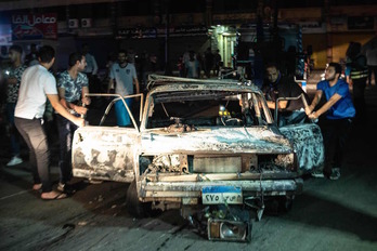 Uno de los coches afectados en El Cairo. (Aly FAHIM / AFP)