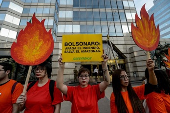 Bolsonero es foco de protestas ecologistas en todo el mundo. En la foto, Chile. (Martin BERNETTI | AFP)
