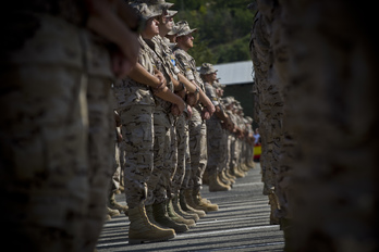 Imagen de archivo de un desfile en el cuartel del Ejército español en Aizoain. (Lander ARROYABE/FOKU)