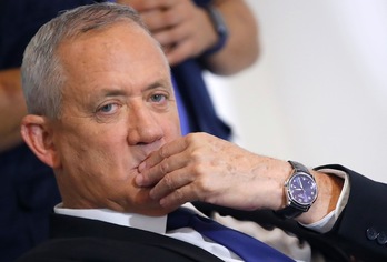 Gantz, por encima de Netanyahu. (Jack GUEZ | AFP)