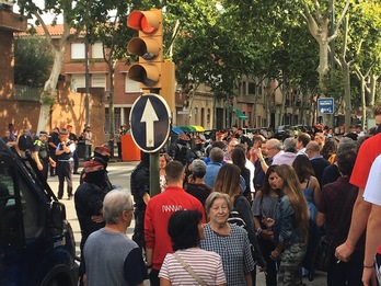 Concentración esta mañana en Sabadell para interarse por los detenidos. (CUP Twitter)