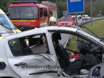 Imagen del accidente de Galdakao tomada por Bomberos de Bizkaia. 