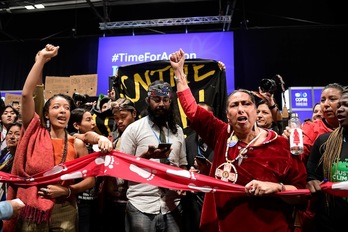 Activistas indígenas por el clima protestan durante la COP25. (Cristina QUICLER / AFP)