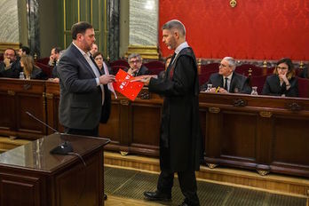 Oriol Junqueras, con su abogado, al inicio del juicio en el Supremo. (EFE POOL)