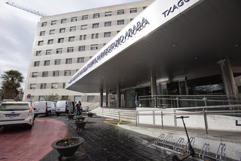 Entrada del hospital de Txagorritxu, en Gasteiz. (Endika PORTILLO / FOKU)