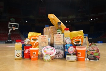 El Buesa Arena servirá de almacén de 10.000 productos alimenticios . (SASKI BASKONIA)