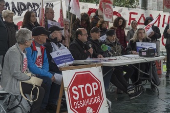 Imagen de archivo de una rueda de prensa de Stop Desahucios. (Andoni CANELLADA/FOKU)