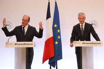 El primer ministro francés, Jean Castex ,expone el plan junto al ministro de Economia, Bruno Le Maire. LUDOVIC MARIN / AFP