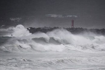 El avance del tifón Haishen provoca la evacuación de más de dos millones en Japón. (Charly TRIBALLEAU/AFP) 