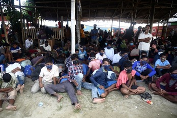 Alrededor de 300 refugiados rohingyas han llegado este lunes a la provincia indonesia de Aceh. (Rahmat MIRZA / AFP)