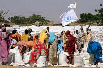 El PMA, atendiendo a victimas de la guerra en Sudán. (Ashraf SHAZIK | AFP)