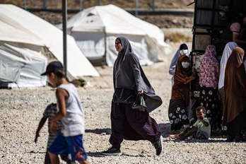 Mujeres y niños en el campaento de Al Hol. (Delils SOLEIMANI/AFP)