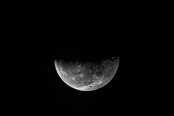 Imagen de la Luna, donde la NASA dice que quiere volver en 2024. (Luis ACOSTA/AFP)
