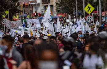 FARC talde politikoko buruak, Bogotara iristen. (Juan BARRETO/AFP)