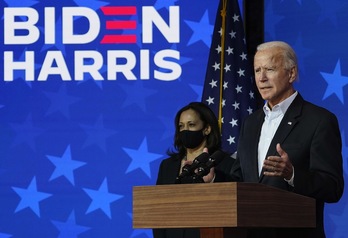 Joe Biden y Kamala Harris en un acto de precampaña. (Drew ANGERER/AFP)