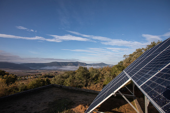Imagen de las placas solares de Lasierra. (Endika PORTILLO/FOKU)