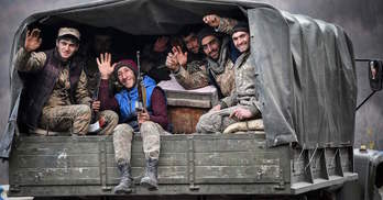 Soldados armenios abandonan Kalbadjar. (Alexander NEMENOV / AFP)
