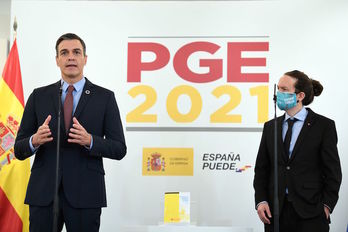 Sánchez, al presentar los presupuestos con Pablo Iglesias. (Borja PUIG DE LA BELLACASA | AFP)