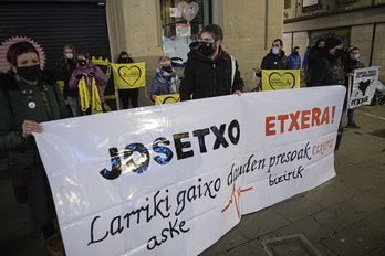 Concentración el pasado jueves en la plaza Mercaderes de Iruñea por la libertad de Josetxo Arizkuren. (Jagoba MANTEROLA / FOKU)