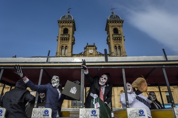 Movilización de Sortu en Donostia para denunciar la pobreza y la precariedad. (Jon URBE / FOKU) 