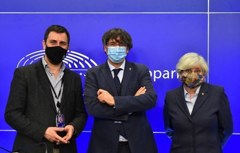 Comín, Puigdemont y Ponsantí en la comparecencia de este miércoles en el Parlamento Europeo. (John THYS/AFP)