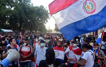 Manifestación en Asunción pidiendo la dimisión del presidente de Paraguay (Foto: Norberto DUARTE | AFP)
