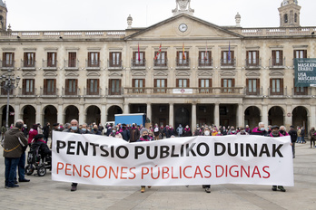 Movilización de pensionistas, hoy en Gasteiz. (Raúl BOGAJO/FOKU)