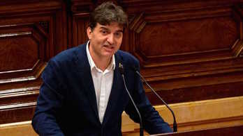 El diputado Sergi Sabrià, en una intervención en el Parlament. (RTVE)