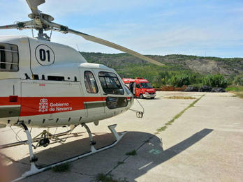 El helicóptero medicalizado ha llevado al escalador al hospital. (Gobierno de NAFARROA)
