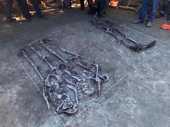 Restos exhumados en Etxalatz en verano de 2019. (NAFARROAKO GOBERNUA)