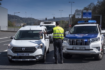 Polizi kontrola Donostia eta Pasaia artean. (Jon URBE | FOKU)