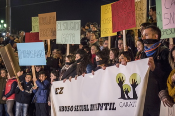 Una movilización en Bilbo contra los abusos a menores. (Marisol RAMIREZ | FOKU)