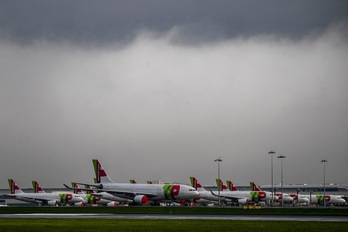 La aerolínea TAP Air Portugal ha sido rescatada por el Estado debido al impacto de la pandemia. (Patricia DE MELO MOREIRA | AFP)