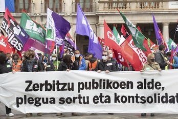 Movilización en Gasteiz con motivo de la huelga en el sector público que se llevó a cabo el pasado 22 de abril. (Raul BOGAJO | FOKU)