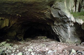 Imagen de las cuevas de Baltzola, en Dima. (Luis JAUREGIALTZO/FOKU)
