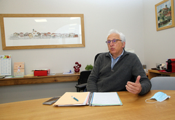 Charles Massondo souhaite que sa ville adhère à la Charte de la langue basque et à l'eusko. © Bob EDME