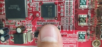 Los pequeños chips electrónicos forman parte de muchos de los aparatos que usamos habitualmente, desde los audífonos hasta los automóviles.