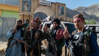 Mujahidines talibanes en las calles de Bazarak, capital de Panshir. (Filippo ROSSI) 