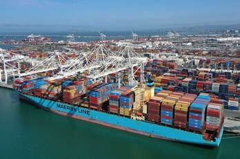Contenedores amontonados en el puerto de Oakland en California (Foto: JUSTIN SULLIVAN | AFP)
