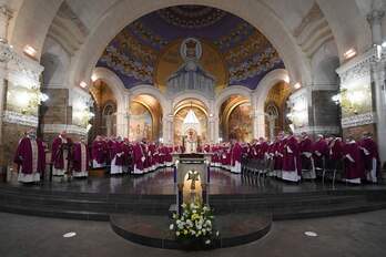 Los obispos franceses reunidos en Lourdes. (Valentine CHAPUIS / AFP)